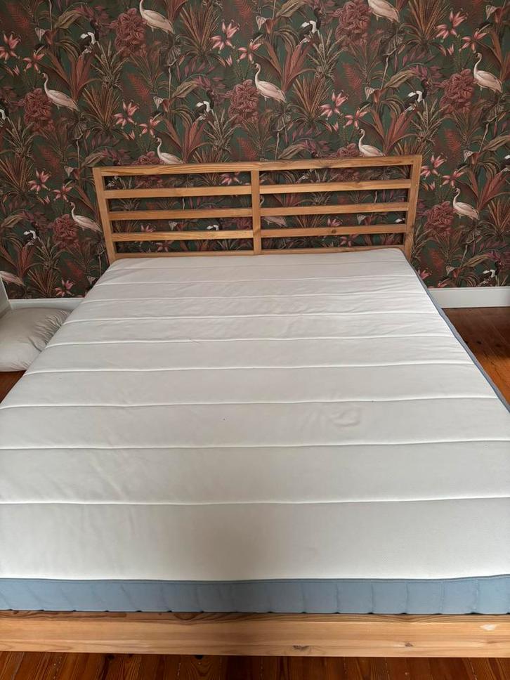 Cadre de lit IKEA avec sommiers à lattes et matelas, 1m60, Maison & Meubles, Chambre à coucher | Lits, Comme neuf, Deux personnes