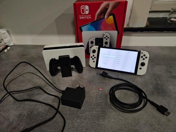 Nintendo switch oled, Games en Spelcomputers, Spelcomputers | Nintendo Switch, Switch OLED, Ophalen