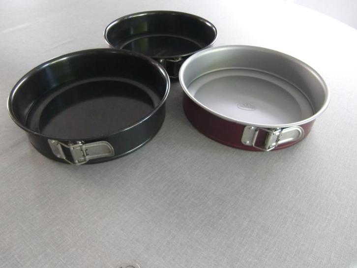 SPRINGVORM  BAKVORM, Hobby en Vrije tijd, Taarten en Cupcakes maken, Zo goed als nieuw, Bakvorm, Taarten, Ophalen of Verzenden