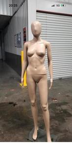 Vrouw paspop, Ophalen, Zo goed als nieuw