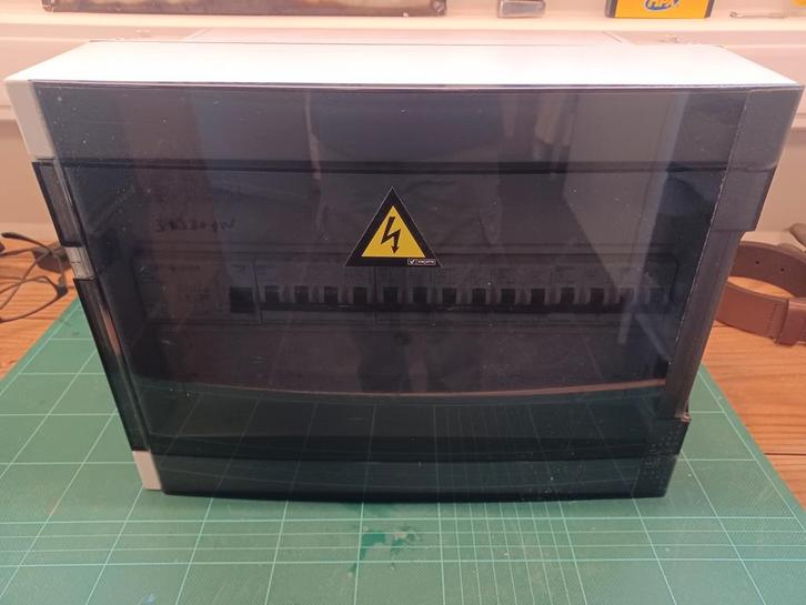 Volledige verdeelkast vynckier, Doe-het-zelf en Bouw, Elektriciteit en Kabels, Zo goed als nieuw, Ophalen