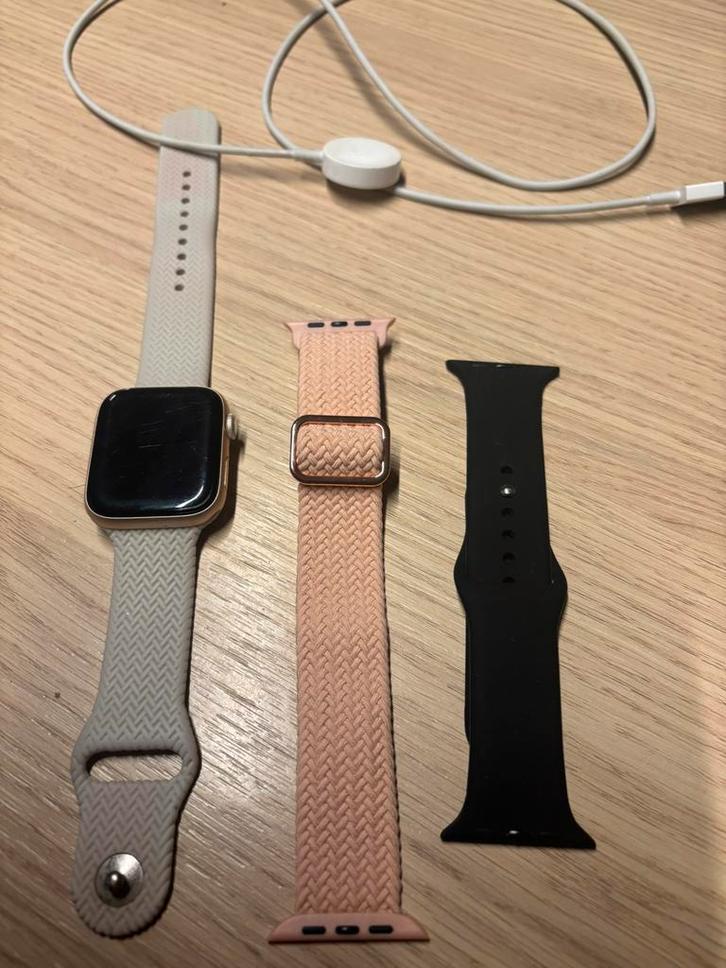 Apple Watch Series 4 - Smartwatch - Goud/Roze - 44mm, Handtassen en Accessoires, Smartwatches, Roze, Ophalen