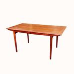 Vintage Scandinavische teakhouten eettafel uit de jaren 60