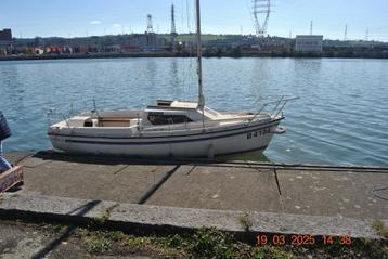 zeilboot voor vrijetijdsbesteding voor het hele gezin beschikbaar voor biedingen