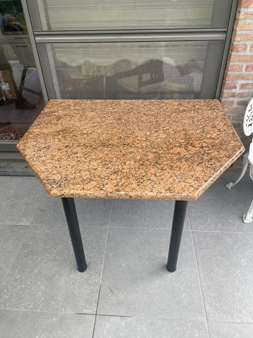 MARMEREN TAFEL MET CHROOM VOETEN IN PERFECTE STAAT beschikbaar voor biedingen