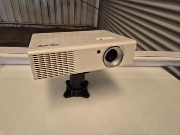 Projector Acer H5370BD samen met Projectiescherm 92 inch. beschikbaar voor biedingen