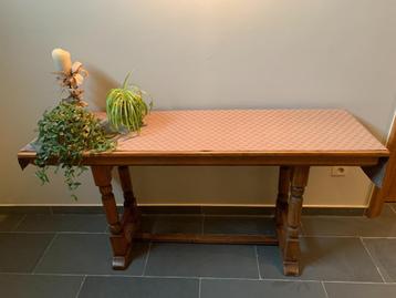 antieke tafel beschikbaar voor biedingen
