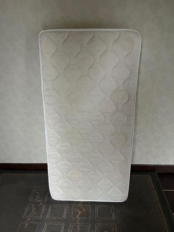 Matras voor babybedje 120 x 60 beschikbaar voor biedingen