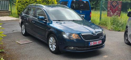 Skoda Superb 1.6TDI Facelift, Auto's, Skoda, Superb, Diesel, Euro 5, Handgeschakeld, Zwart, Ophalen of Verzenden