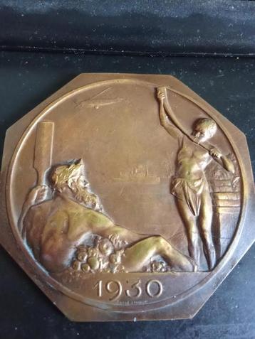Oude medaille  beschikbaar voor biedingen