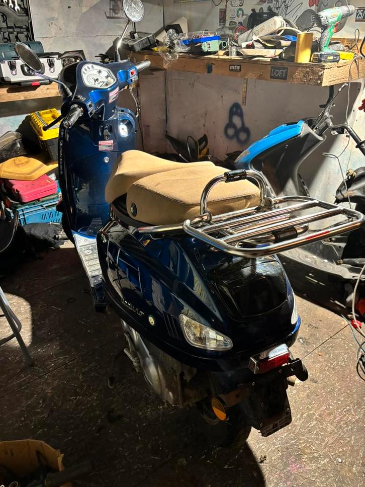 Neco azzuro scooter b-klasse, Vélos & Vélomoteurs, Scooters | Aprilia, Comme neuf, Enlèvement