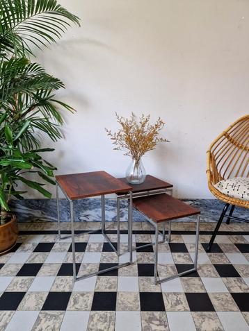 Vintage midcentury nesting tafeltjes | bijzettafeltjes retro beschikbaar voor biedingen