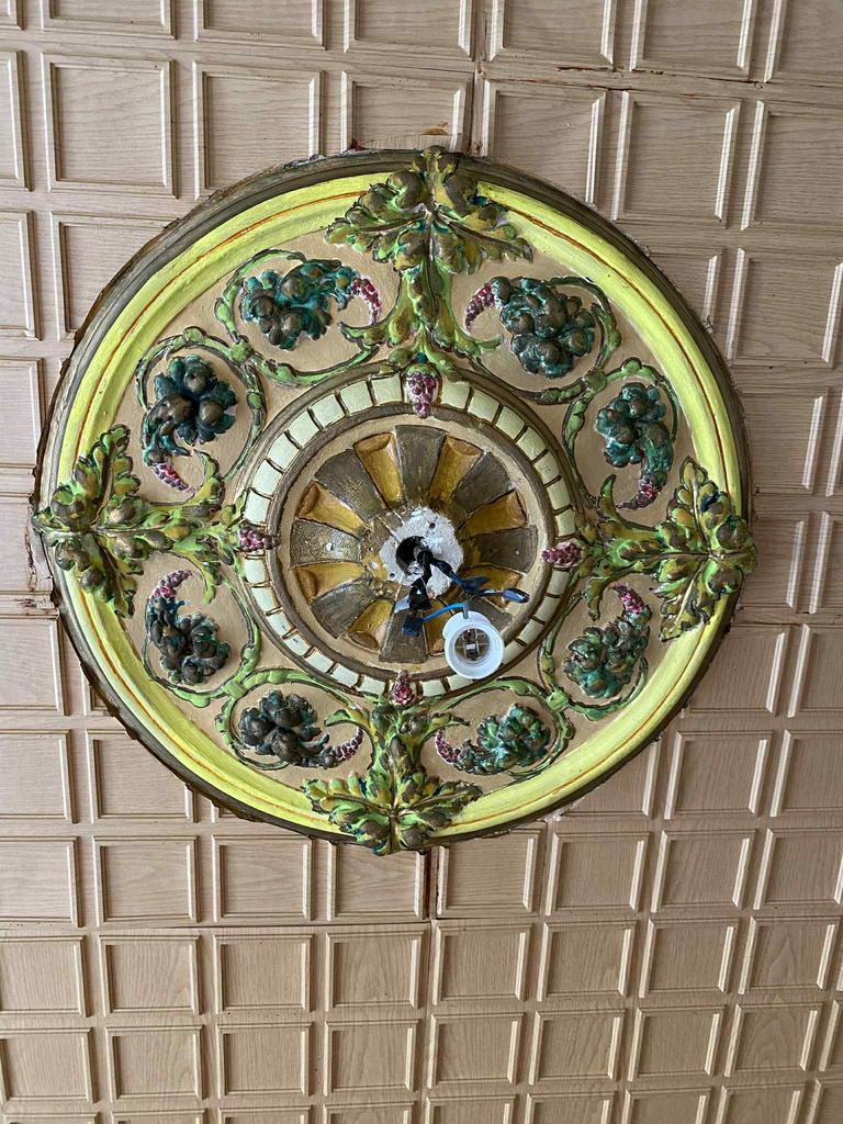 rosace de plafond, Enlèvement