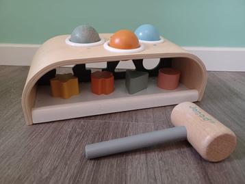 Houten vormensorteerder beschikbaar voor biedingen