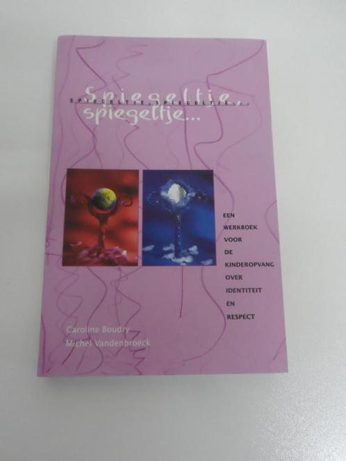 Boek 'Spiegeltje, spiegeltje' (boek voor kinderopvang), Livres, Livres scolaires, Neuf, Enlèvement ou Envoi