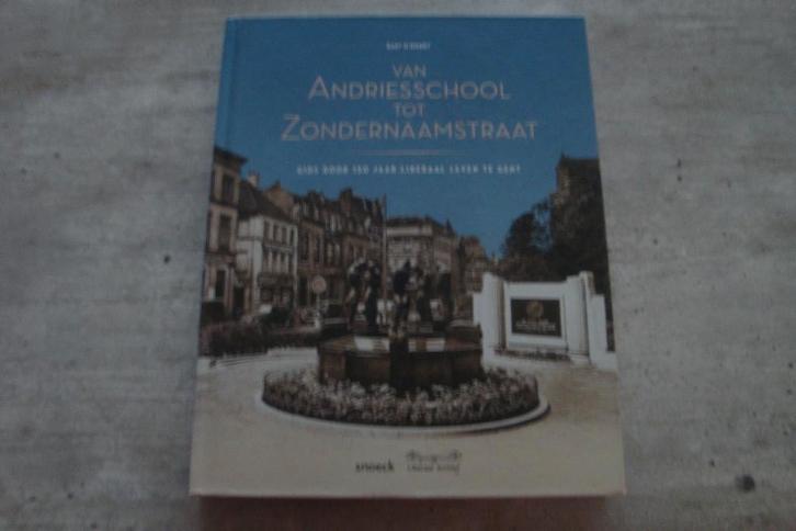 VAN ANDRIESSCHOOL TOT ZONDERNAAMSTRAAT, Boeken, Politiek en Maatschappij, Gelezen, Ophalen of Verzenden