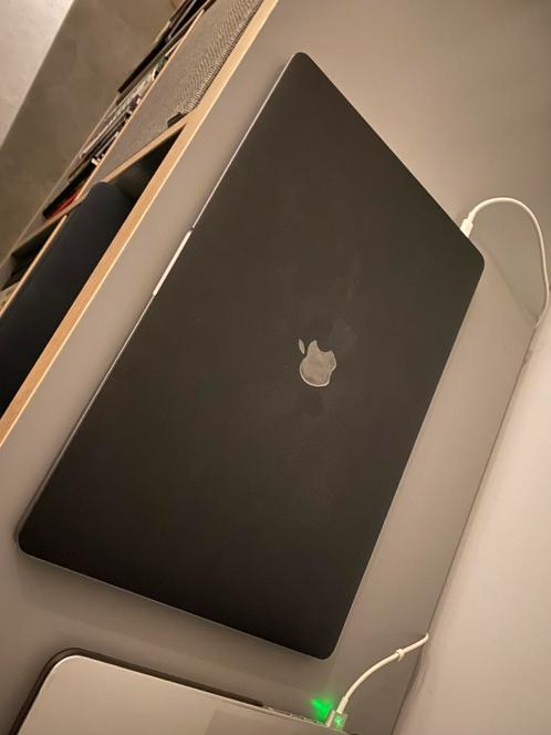 MacBook Pro 2019 16” Blacked-out, Computers en Software, Apple Macbooks, Zo goed als nieuw, MacBook, 16 inch, Qwerty, Ophalen