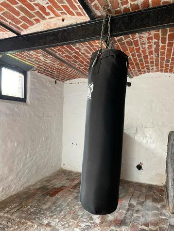 Bokszak beschikbaar voor biedingen