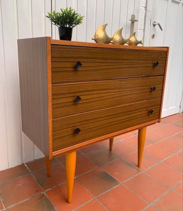Vintage Scandinavisch dressoir beschikbaar voor biedingen