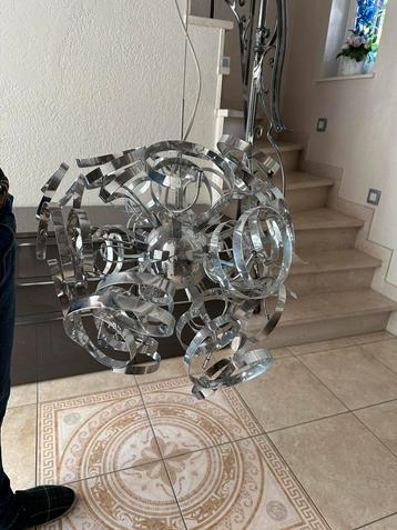 Moderne plafondlamp beschikbaar voor biedingen