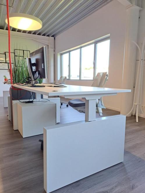 verstelbaar bureau, Huis en Inrichting, Bureaus, Gebruikt, Bureau, In hoogte verstelbaar, Ophalen