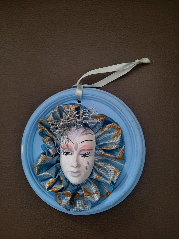 Masque de carnaval décoratif Pierrot, Antiquités & Art, Antiquités | Assiettes décoratives & Carrelages, Enlèvement