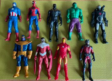 9 advengers van 15 cm groot beschikbaar voor biedingen