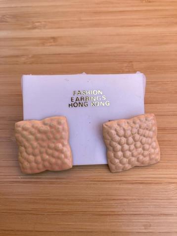 Nieuw vintage oorbellen pastel oranje beschikbaar voor biedingen