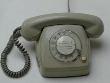 Oude Telefoon met Draaischijf RTT 66 B uit 1966 beschikbaar voor biedingen