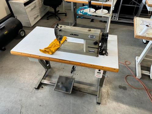 Industriële naaimachine juki rechtstikker nieuwe motor, Hobby en Vrije tijd, Naaimachines en Toebehoren, Gebruikt, Naaimachine