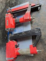 Niet en nagelpistool, Enlèvement