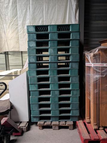 Palletten kunststof  beschikbaar voor biedingen