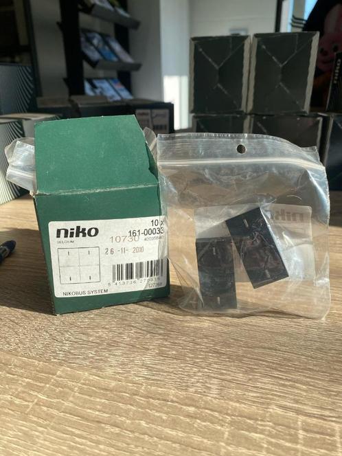 Niko bus zwarte Tweevoudige toets voor drukknop, Doe-het-zelf en Bouw, Elektriciteit en Kabels, Nieuw, Schakelaar, Ophalen