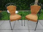 2 gietijzer / rotan stoelen, Tuin en Terras, Overige materialen, Gebruikt, Stapelbaar, Ophalen
