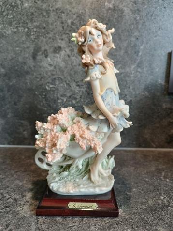 Figurine Vintage Armani «Fête des fleurs» en porcelaine