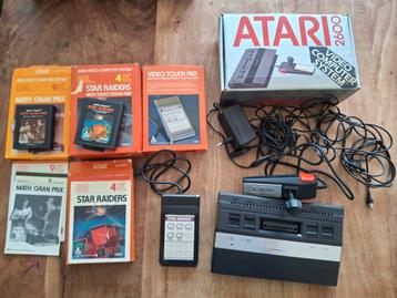Atari 2600 + 2 spellen (+ dozen) beschikbaar voor biedingen