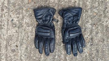 Motorhandschoenen leer beschikbaar voor biedingen
