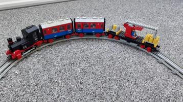 Lego Trein 7715 - 12 volt locomotief met 3 wagons en rails beschikbaar voor biedingen