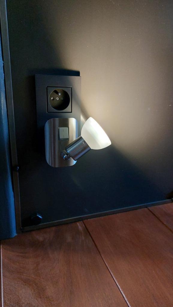 🔌 Nachtlampje met stopcontact - GU10 verstelbare spot, Huis en Inrichting, Lampen | Overige, Nieuw, Ophalen of Verzenden
