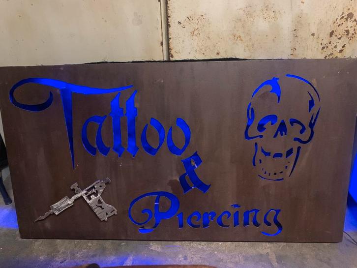 Tattoo reclame lichtbak, Verzamelen, Merken en Reclamevoorwerpen, Nieuw, Lichtbak of (neon) lamp, Ophalen