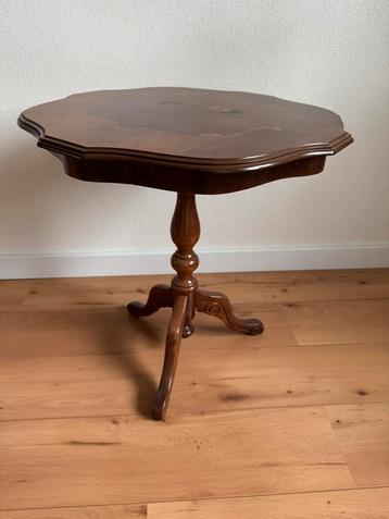 Bijzettafeltje beschikbaar voor biedingen