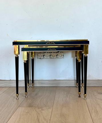 Set van 2 vintage tafeltjes beschikbaar voor biedingen