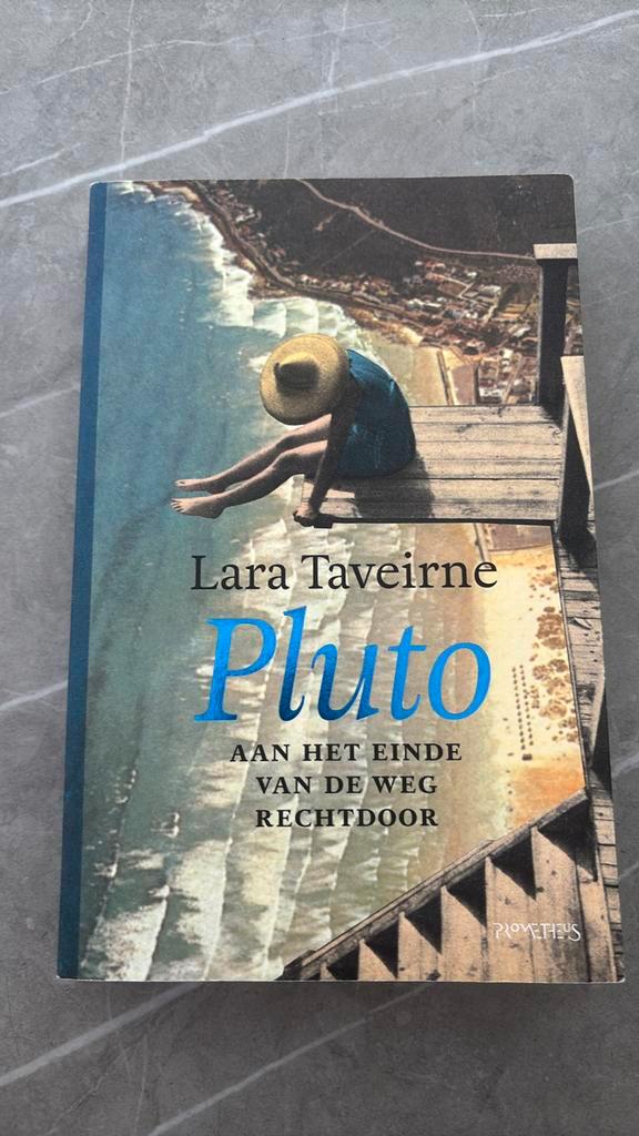 Lara Taveirne - Pluto, Boeken, Literatuur, Zo goed als nieuw, België, Ophalen