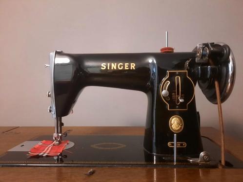 Prachtige singer naaimachine vintage in heel goede staat, Antiek en Kunst, Antiek | Naaimachines, Ophalen