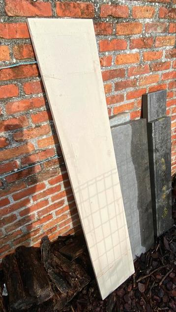 Plaat in composietmateriaal (B147 D28 H2) beschikbaar voor biedingen