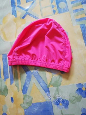 Bonnet de bain fille. 36cm de tour de tête. Neuf.  disponible aux enchères