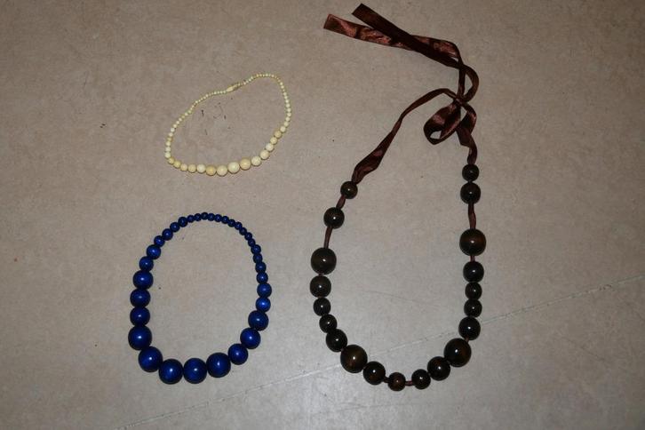Set van ecru, blauw en bruin parelsnoer, Handtassen en Accessoires, Kettingen, Zo goed als nieuw, Overige materialen, Overige kleuren