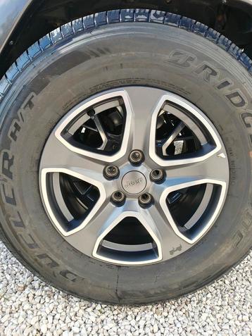 Nieuwe originele velgen met banden Jeep Wrangler  beschikbaar voor biedingen