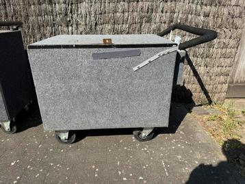 Gereedschapwagen gevuld met instrumenten  beschikbaar voor biedingen