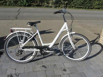 Damesfiets 26 insch beschikbaar voor biedingen